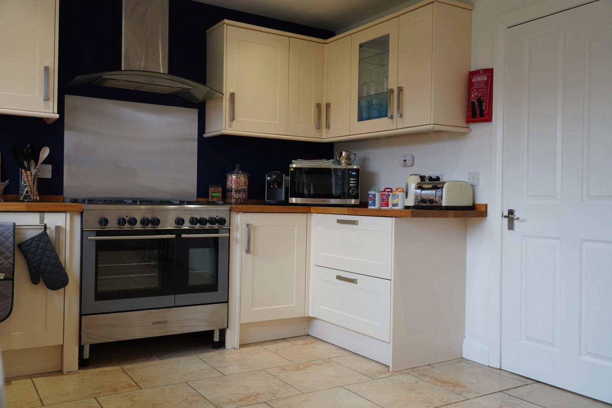 8 Double Beds In A 5 Bedroom House, Pets Welcome Epworth Extérieur photo