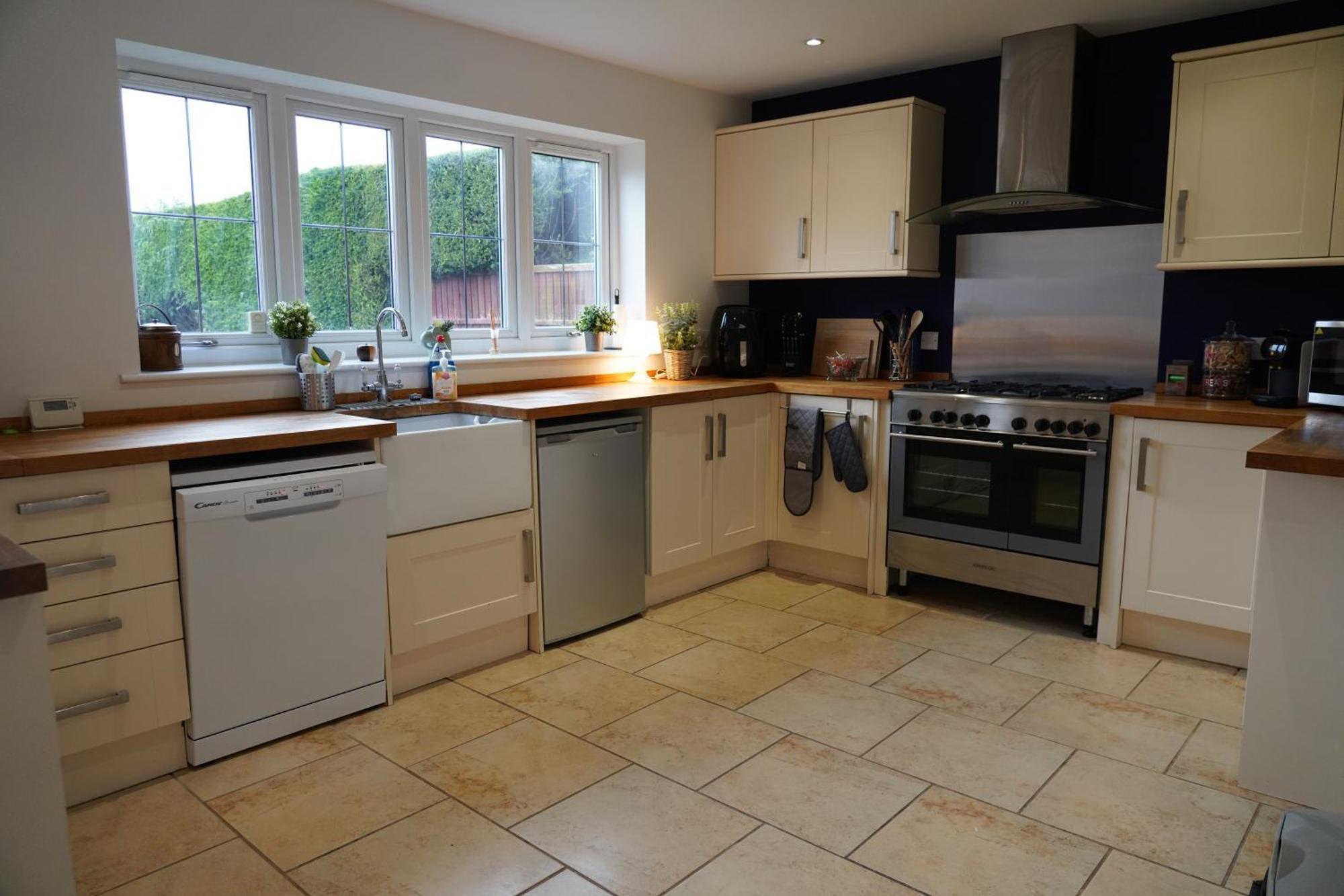8 Double Beds In A 5 Bedroom House, Pets Welcome Epworth Extérieur photo